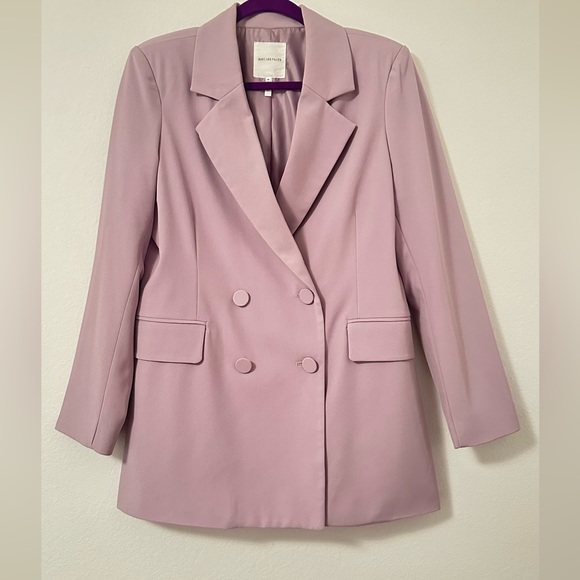 Double-Breasted Notch Lapel
Long Blazer - Picture 5 of 7